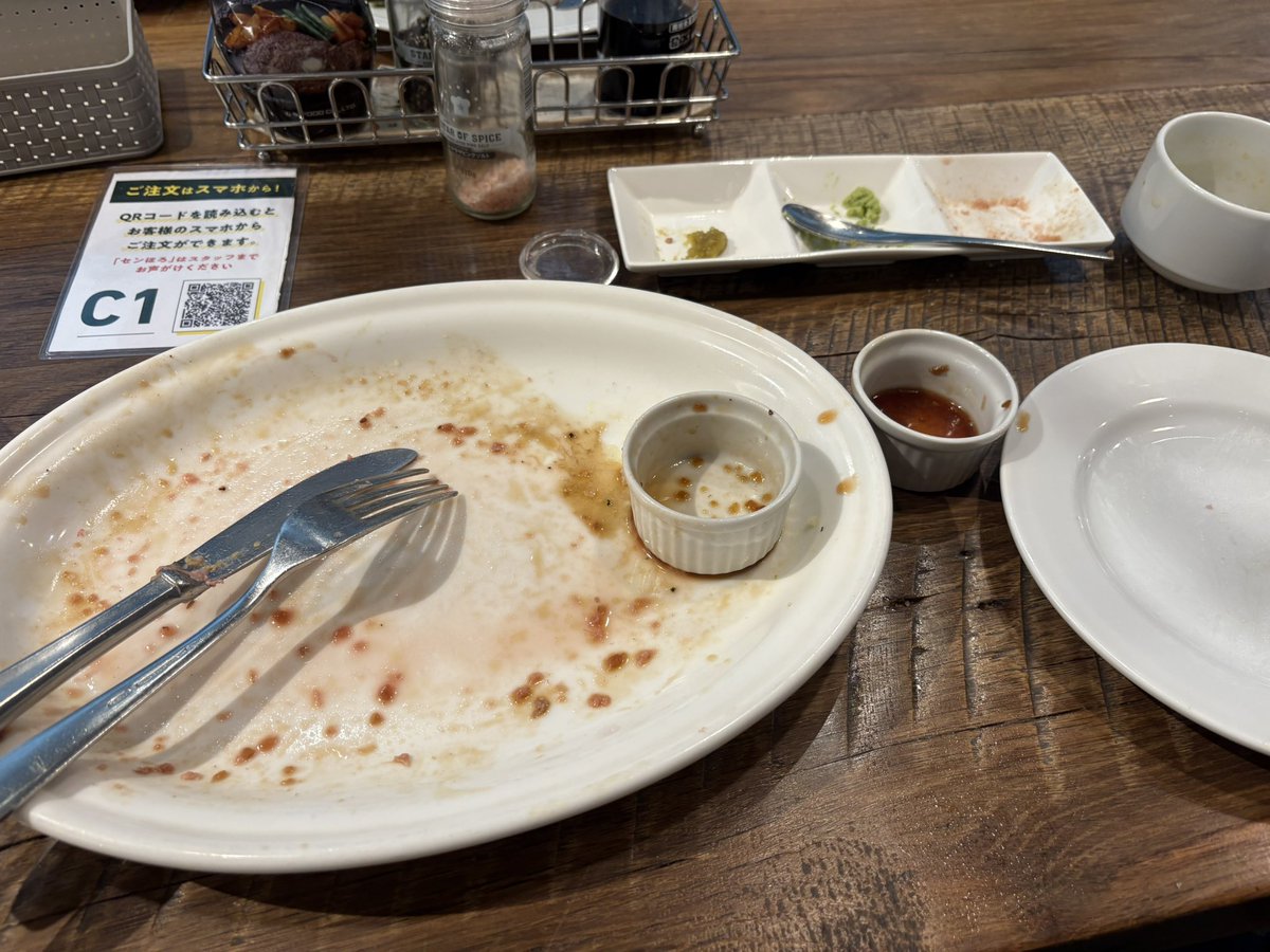マロリーポークステーキ日本橋店
様子見の1キロ完食

と言いたいところだが食ってわかった
これ2キロは絶対無理、バカすぎ
食えても20分はもっと無理、1キロで20分くらいかかった

豚の油に溺れて不戦敗宣言します
調子乗ってすんませんでした