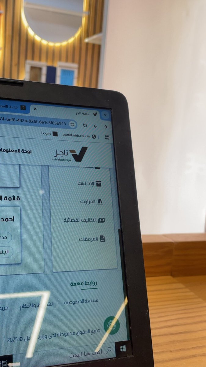 صباح الخير:

وإذا القلوبُ توّكلت ما ضَرّها
 عُسر الحَياة وربُها يَكْفيهَا.