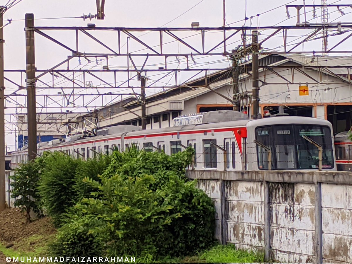 yoasobiloved's tweet photo. 昨日、2025年9月13日に、東京メトロ05-110F系電車がデポック車両基地からボゴールまで臨時列車として運行され、その後ボゴール車両基地に入換して留置されるとの情報がありました。
•
TM 05-110F Ex Tozai Line.
•
#fotosepur #05系 #東京地下鉄05系 #05series #tm05 https://t.co/IzNPG6oDkO