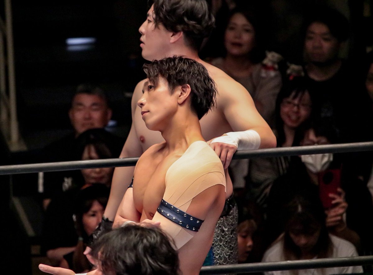 nousagihomihomi's tweet photo. 謎のグータッチ断られてからのニヤリ
#njdst
#YOH https://t.co/Gbt94QkCmI