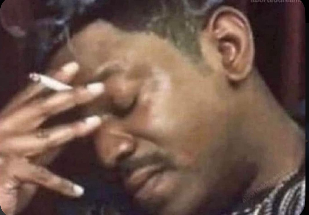 Trying to drink 2L a day is so annoying. I’ve been peeing every 30 minutes😭just pissy
