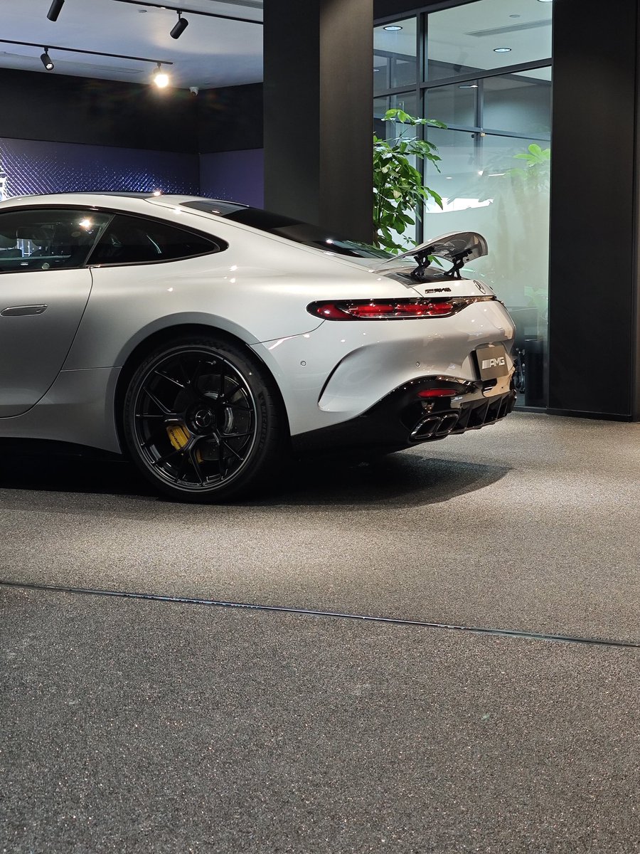 It's hard to see a car with such a beautiful tail.#AMG GT 63