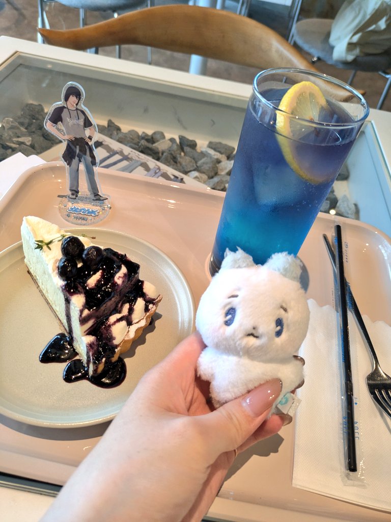 K21200446's tweet photo. 2日目のセンイルカフェ、またまた満足でした💙🫐🐬

今日お会いした方、皆様ありがとうございました😊✨️

たくさんのソンムルも頂きまして幸せです😊

次はイルコンでお会いしましょう✋️

#PLAV　#センイルカフェ　#イェジュン https://t.co/O6o3eKB5CV