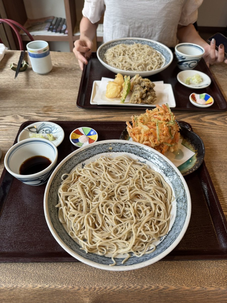 昨日、フォロワーさんとお会いしてきました。彼女とは付き合いが長くたまに会っています。頑張り屋さんのシングルマザーです。お蕎麦屋さんでランチ。民家を改装したお店で雰囲気良し。美味しくいただきました。