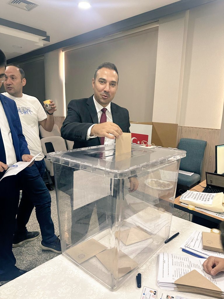 Değerli meslektaşlarım; 1. Olağan Genel Kurulumuzu 13.09.2025’te tamamladık. Asil yönetim organlarımız belirlendi, çalışmalarımıza daha güçlü başlıyoruz. Ayrıca Mühendis TEK-SEN Konfederasyonu’na katılma kararı aldık. Bu kararın hayırlara vesile olmasını diliyorum.”