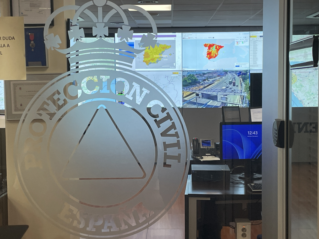 interiorgob's tweet image. 🙋‍♀️ ¿Conoces el Centro Nacional de Seguimiento y Coordinación de Emergencias?  

🚨 Es el nexo de colaboración en materia de @proteccioncivil con administraciones y organismos públicos como:

➡️ @UMEgob 
➡️ @AEMET_Esp
➡️ @DGTes 
➡️ @IGNSpain
➡️ @policia y @guardiacivil