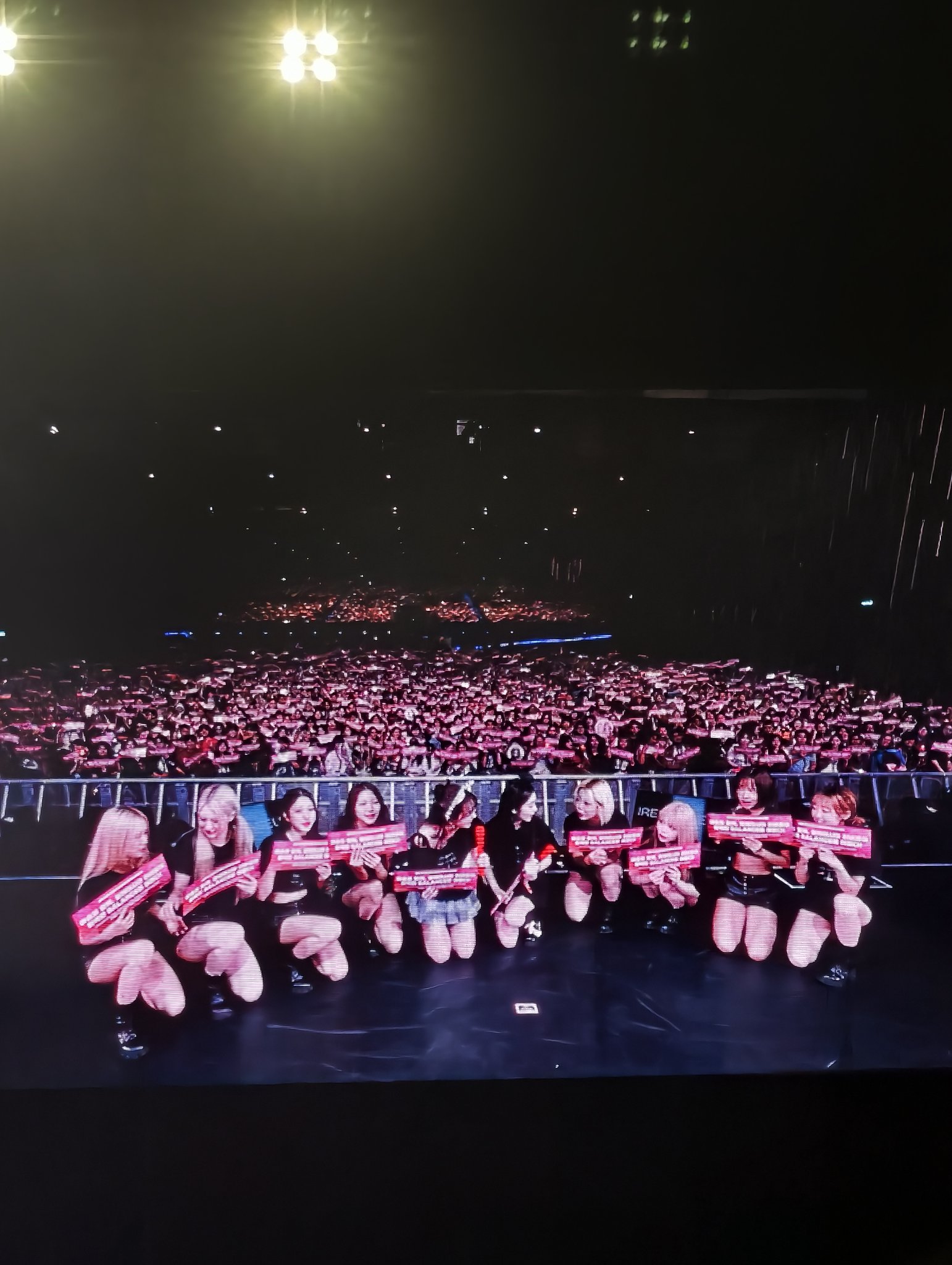 G0yi2nCaoAAF7M7?format=jpg&name=large