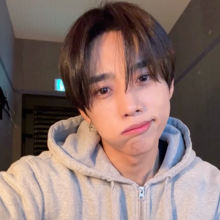 berry1uv_'s tweet photo. 이 얼굴로 이렇게 쳐다보는거에 면역이 없어요(,,• •,,)ᰔᩚ https://t.co/NEzGkJQ389
