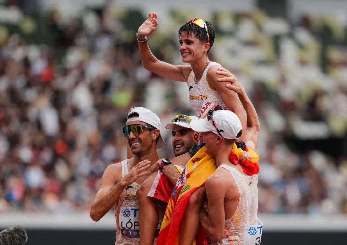 NuriaSuarez_R0's tweet image. Felicidades a María Pérez @garciaperezmari  por su ¡Tercer Oro🏅Mundial!  en Marcha Atlética. 
Impresionante deportista y un ejemplo de esfuerzo, lucha y compañerismo. 
#FelizDomingo