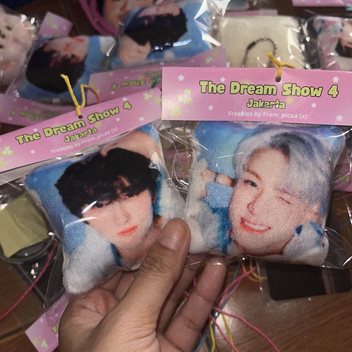 Picaa🌟 (@from_picaa) on Twitter photo FREEBIES TDS 4 by <a href="/from_picaa/">Picaa AKHIRNYA KETEMU 7DREAM 😭😭</a>
Freebies random & member random
(Sistem dapetinnya nanti tarik-tarik)
Rules
-Sayang semua member
-Gak pernah Hate Renjun!
-Antri (rusuh = gak jadi)
📍JIS
🗓️27-28 September
Trade ots bisa, tapi ttp random & ada kesempatan ulang tarik 2x 💛 FREEBIES TDS 4 by <a href="/from_picaa/">Picaa AKHIRNYA KETEMU 7DREAM 😭😭</a>
Freebies random & member random
(Sistem dapetinnya nanti tarik-tarik)
Rules
-Sayang semua member
-Gak pernah Hate Renjun!
-Antri (rusuh = gak jadi)
📍JIS
🗓️27-28 September
Trade ots bisa, tapi ttp random & ada kesempatan ulang tarik 2x 💛