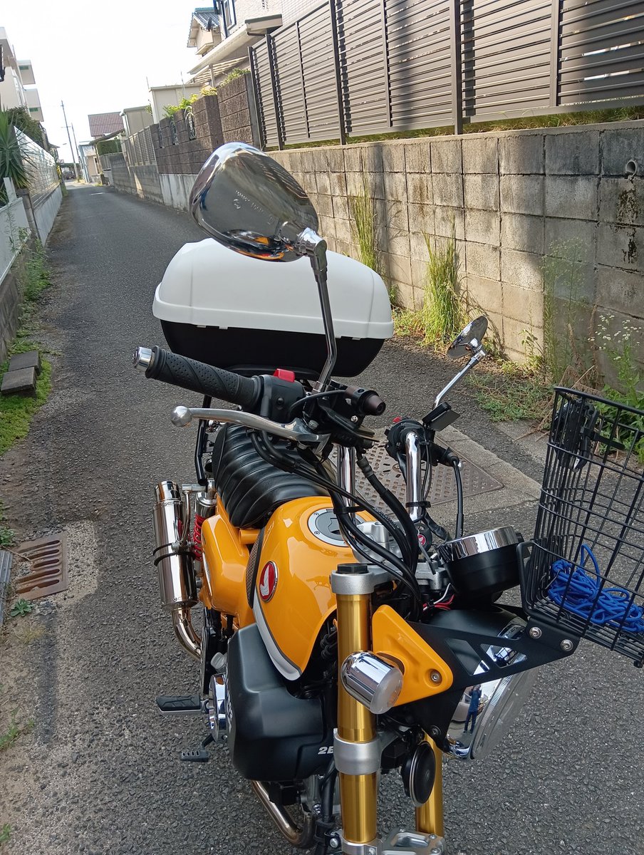 タケガワパワーフィルター取付中モンキーが倒れて右ミラーがもげてしまいました!Amazonから1日でレトロ調のミラーが届きました!安いし😁60キロ超えるとエンジンが苦しそうな音をしてましたがパワーフィルター交換後普通の音になりました!