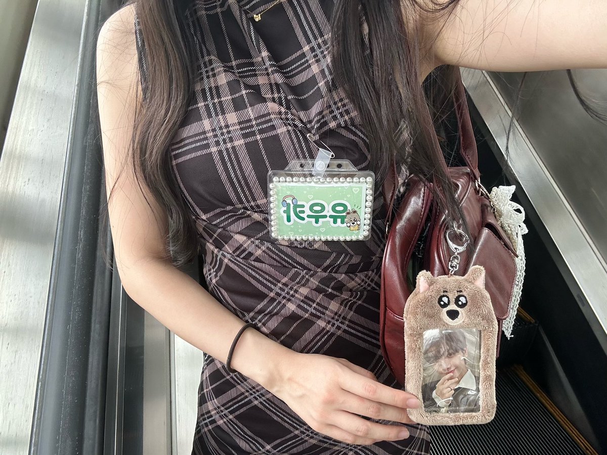 carat7245's tweet photo. 初ボネクドミーグリ🩵握手しながらあの目じり下がった激メロ顔で「大好き〜」言われて無事死亡 https://t.co/q9CxaqRrXV