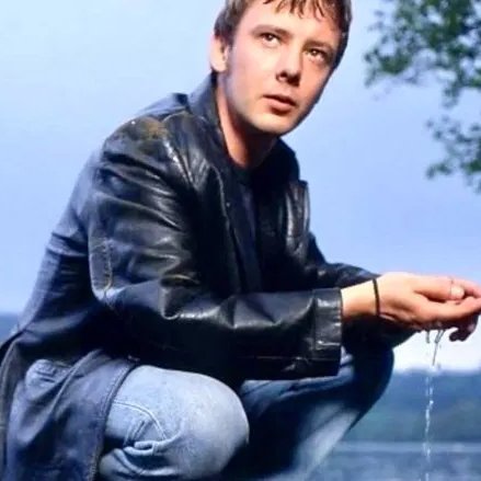 John Simm's first major onscreen role was in the acclaimed BBC drama series The Lakes, which began on September 14th 1997. The actor will be a fab guest soon at an event of ours. Details are at the-space.uk