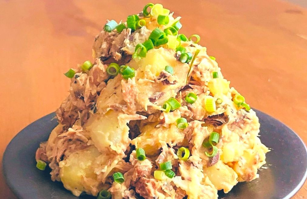 何度でも伝えたい
【サバ缶はそのまま食べない】

①ジャガイモをラップしてレンチン
②皮を剥きサバ味噌缶とマヨを加え
③混ぜ合わせれば

サバ味噌とマヨが相性バツグン
「サバ缶ポテサラ」の完成
にんにく加えても◎

ジャガイモを茹でないため
時短で作れて光熱水費の節約にも

材料と加熱時間→