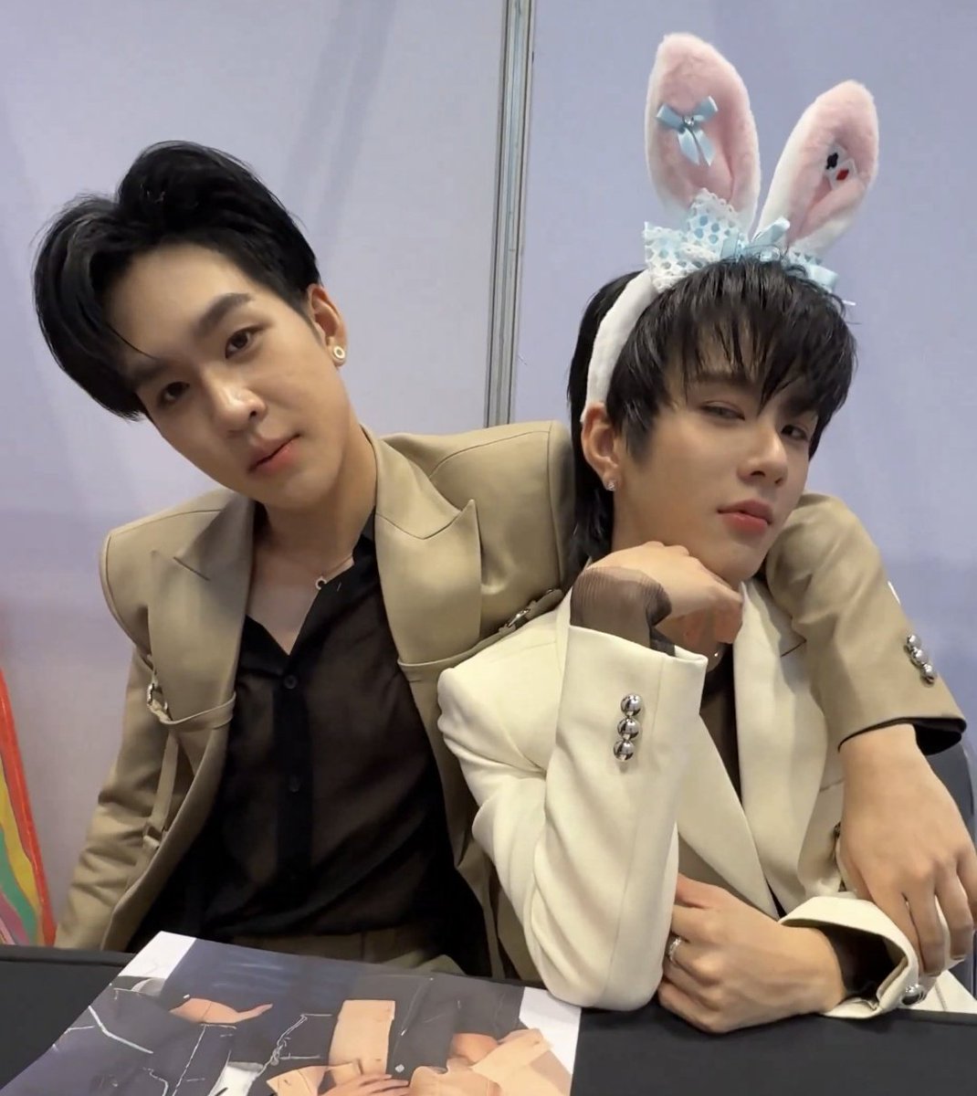นายขี้เเอค กับ คุณหนูจอมวีน 555555 ใช่เเน่ๆ

YOUR SKY FANSIGN
#YourSkyFansignTH
#อู่อู๋เซฟ #auausave