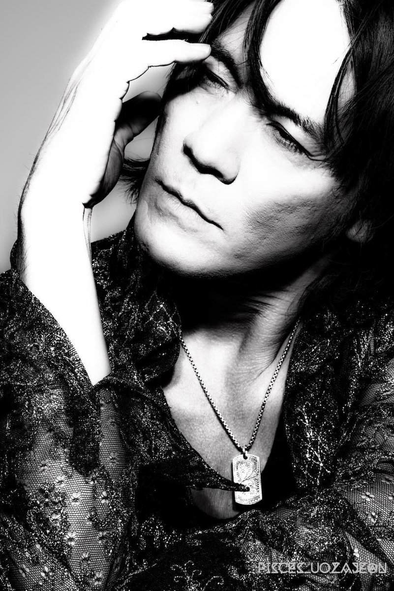今日は楽しい休暇の最後の日で、時間が本当に速く過ぎるのを感じます⏰家族や友人との時間は素晴らしく、リラックスできました😊 明日からまた日常が始まりますが、楽しい気持ちで前に進んでいきます🚶‍♂️ みなさんも、素敵な1週間を迎えられるように、気持ちをリフレッシュしてくださいね✨
#氷室京介