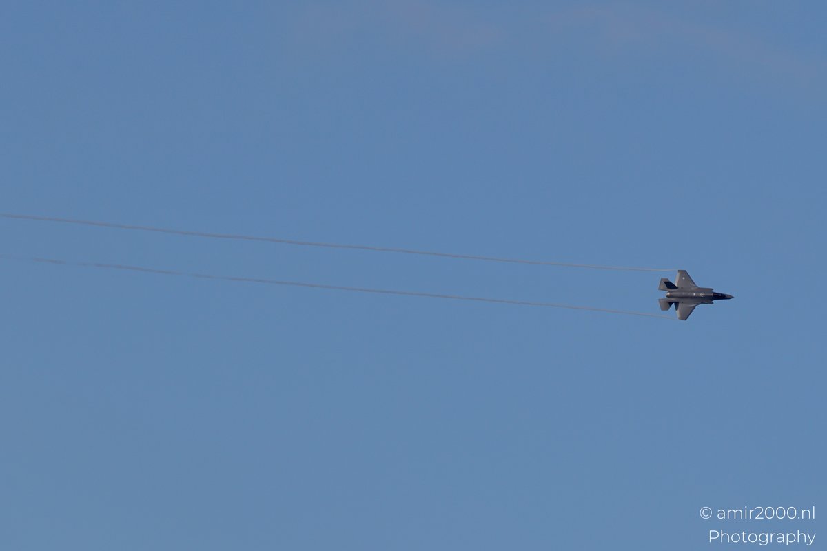 amir2000's tweet image. Lockheed Martin #F35A #LightningII slices the #Amsterdam sky with twin vapor lines.
Royal Netherlands Air Force fly-past during #SAIL2025 stealth meets speed.
#RNLAF #AviationPhotography #JetPhotography #MilitaryAviation #Netherlands #CanonR5MarkII #AMIR2000NLPhotography 2/2