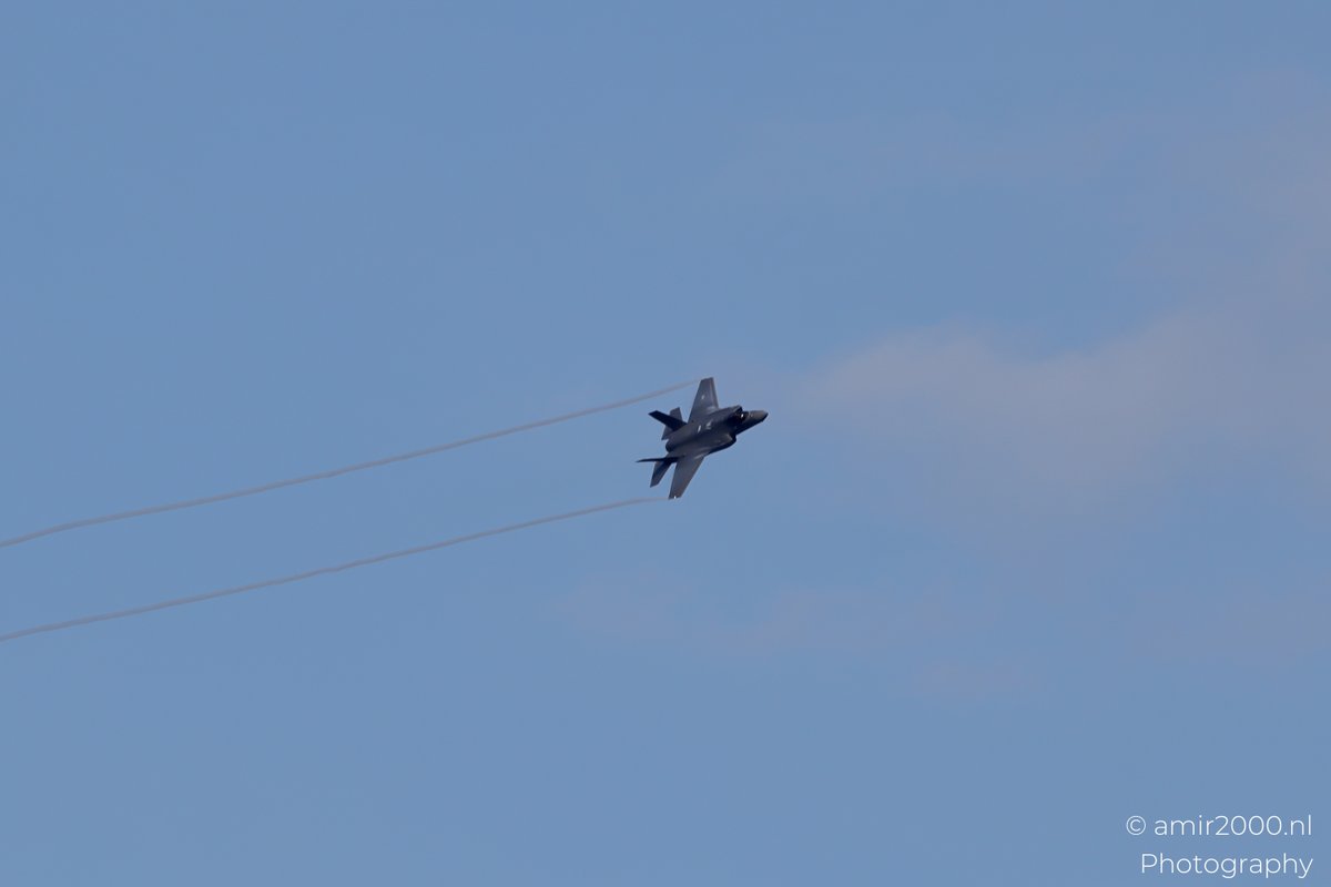 amir2000's tweet image. Lockheed Martin #F35A #LightningII slices the #Amsterdam sky with twin vapor lines.
Royal Netherlands Air Force fly-past during #SAIL2025 stealth meets speed.
#RNLAF #AviationPhotography #JetPhotography #MilitaryAviation #Netherlands #CanonR5MarkII #AMIR2000NLPhotography 2/2