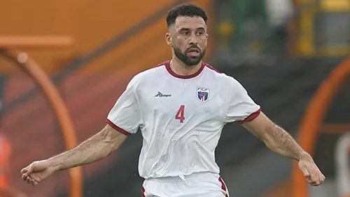 Do kadry przez LinkedIn

Do Roberto Lopesa 🇨🇻 federacja Republiki Zielonego Przylądka napisała przez LinkedIn, ale on odrzucał wiadomości, bo nie znał portugalskiego. W końcu dostał ją po angielsku i przyjął propozycję.

Dziś 33-latek jest z kadrą o krok od awansu na mundial!