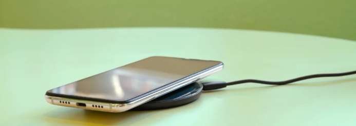 EgorGridinn's tweet photo. True wireless charging? 

 Tech in development (5m range?). https://t.co/SgbTmKy80l