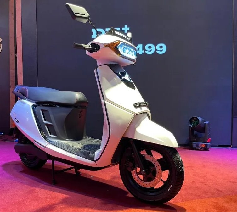 DrivesPlugin's tweet image. अस्सी-नब्बे के दशक में देश की सड़कों पर काइनेटिक स्कूटर का जलवा हुआ करता था. 
नए इलेक्ट्रिक स्कूटर को कंपनी ने दो वेरिएंट में पेश किया है DX की कीमत 1,11,499 रुपये है, जबकि DX+ की कीमत 1,17,499 रुपये है
plugindrives.com