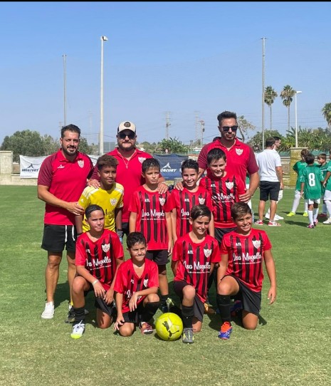 Y nuestro Alevín B participa en Costa Ballena Cup como parte de la pretemporada y como antesala a los encuentros que van a disputar en la liga que pronto va a comenzar.
Así son nuestros chicos, incansables, luchadores y sobre todo, liberteños de corazón ⚽💪.

Vamooooossss❤️🖤🤍