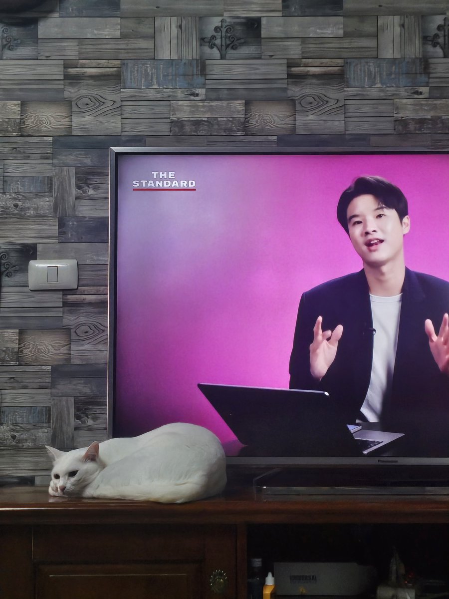 เปลี่ยนช่องไม่ได้เลย จะนอนแต่ตรงนี้ ตรงที่บังเซ็นเซอร์ทีวี