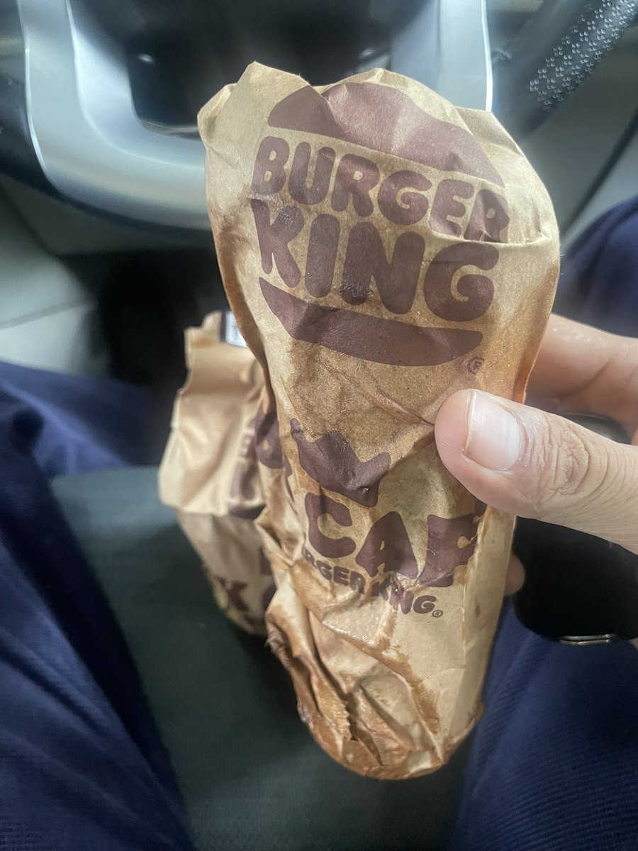 ArshSidhu737's tweet image. Ordered from @burgerkingindia via @zomato and the packaging was so poor that my drink spilled all over the meal. Really disappointed with the experience. We trust on zomato and burger king, please take care. #BadPackaging #FoodDelivery