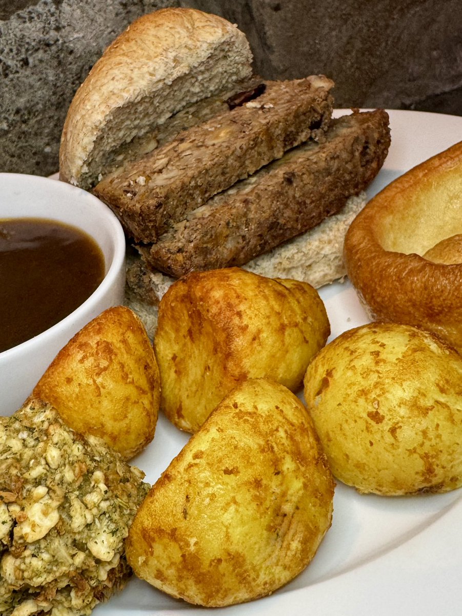 Great value Sunday Lunch at The King William, Milford - RT if you’re drooling!🤤 
#TheKingWilliamMilford #Milford #Belper #Derbyshire #DerbyshirePub #VillagePub Ad