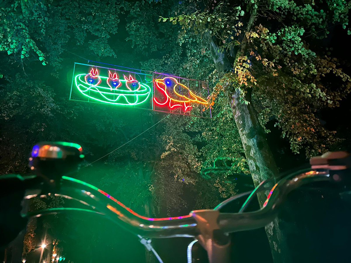 Op 20 september is onze #Fietsavond: op 3 locaties live muziek en ‘ergens’ is PSV mascotte Phoxy! Kijk op <a href="/Lichtjesroute/">Lichtjesroute</a> en Instagram voor info en de line up van onze band! #Brainportbikeweek #Opdefietsmisjeniets 💡