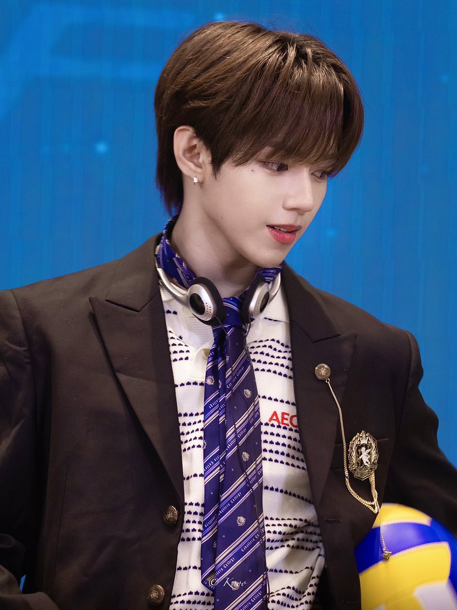 jlagabogsh's tweet photo. This isn’t easy to say, but I feel like the spark I once had is fading. I used to wake up excited, ready to give my whole day for them, but life is different now. I need to focus on my reality, my future, and my peace. That’s why I’ve decided that for my own good and future, I’m finally marrying JL.