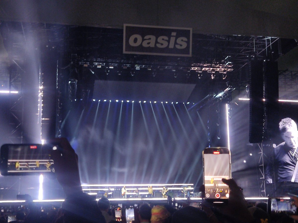 DsqDavid's tweet image. #OasisMexico p*nche conciertazo