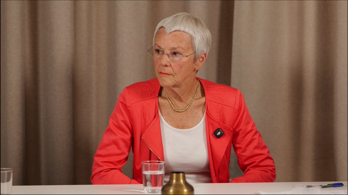 Nach der Veranstaltung am Brandenburger Tor geht’s weiter: Unser Gespräch mit #SahraWagenknecht und #GabrieleKrone-Schmalz ist im Kasten! 💬 Wir sprechen über deutsche Ukraine-Politik, Gaza, die EU und vieles mehr.
Heute um 20:00 Uhr auf unseren Social-Media-Kanälen – diskutiert