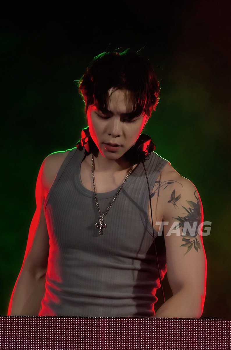 w052563's tweet photo. 0412 𝘾𝙝𝙞𝙖𝙣𝙜 𝙈𝙖𝙞🇹🇭

𝗛𝗼𝘁 𝗦𝘂𝗺𝗺𝗲𝗿☀️

 #JOHNNY #JOHNNYBE 
#쟈니 #쟈니비 #ChicagoHotGuy https://t.co/heNSkESCuh