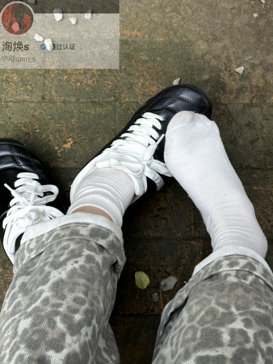 工作再体面学历再高又有什么用 还不是我勾勾脚你又跪下了

#女s #ATM #女性崇拜 #白袜 #atm