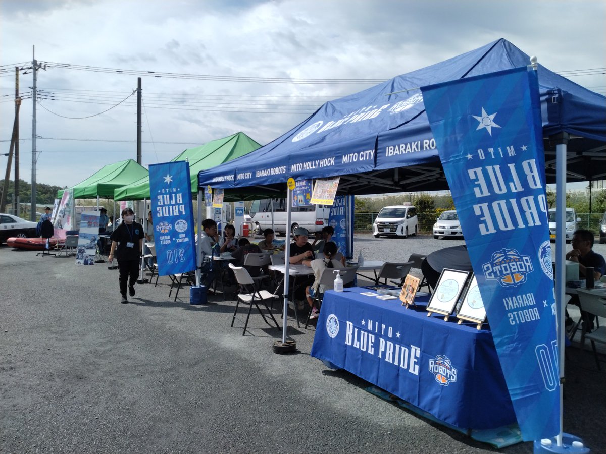 hollyhock_staff's tweet photo. 本日、ケーズデンキスタジアム水戸🏟️で行われた「みとオータムフェスティバル2025」に、 #MITOBLUEPRIDE として出展しました🏀⚽️
「シュートゲーム」や、「オリジナルキーホルダー作り」で来場者の皆さまにお楽しみいただきました😄✨
#水戸市
#茨城ロボッツ
#水戸ホーリーホック https://t.co/MNSA5ooPqf