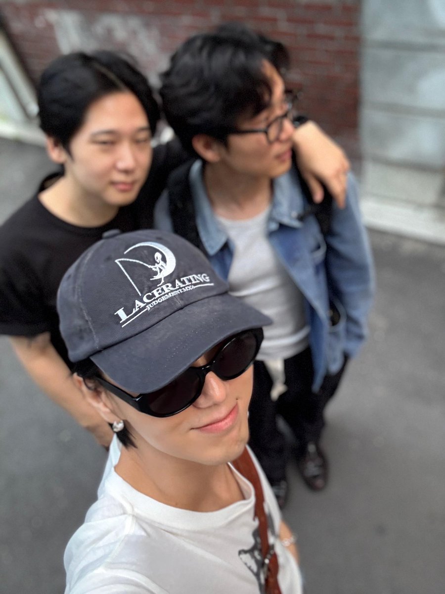shfly3424's tweet photo. Kalau belum nonton ~?  🎸 https://t.co/BiSPvWXY8D https://t.co/LoWx0dlP6Y