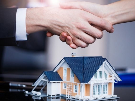 Maliye Bakanlığı, son 5 yıla ilişkin tapu işlemlerini incelemeye aldı. 

Tapuda gösterilen bedel ile gerçek satış fiyatı arasında fark tespit edilirse hem alıcı hem satıcıya ceza kesilecek.