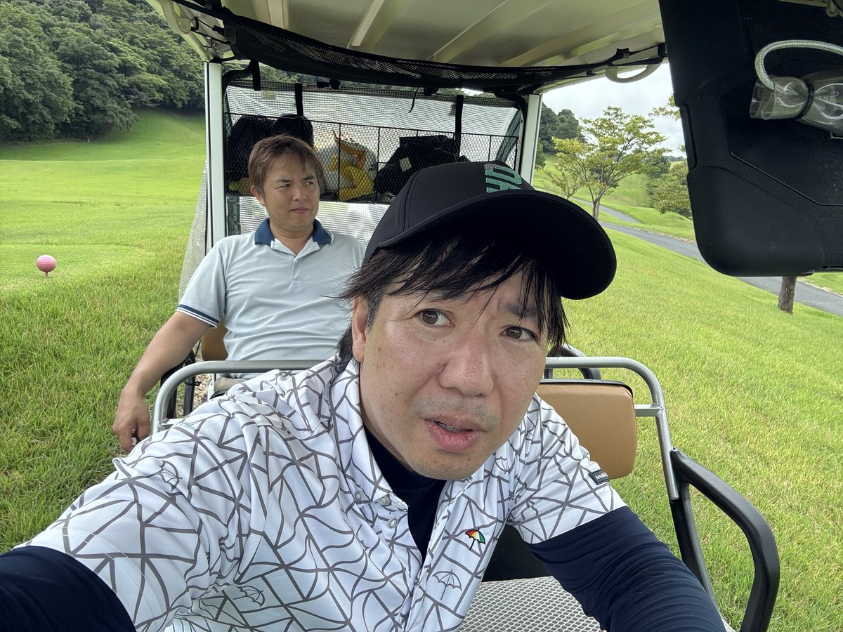CELESTA20210401's tweet photo. 倉吉市卓球協会ゴルフコンペ⛳️🏌️‍♀️
CELESTA+初Pより参戦👀
雷⚡️と土砂降り🌧️からの強行決行　笑
途中から天気も回復し楽しめました👍

さて、我がCELESTAのスポンサーをして頂いております「だもんで餃子」さんが、何と開店1周年！！🎉㊗️
これからも繁盛して頂きたい思いでお祝いの品物を！店内に飾って https://t.co/tz4LURwZ7D