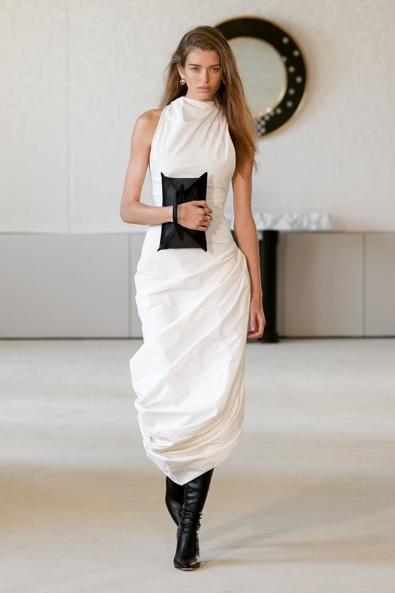 pradapearll's tweet image. the dresses are insanely gorgeous