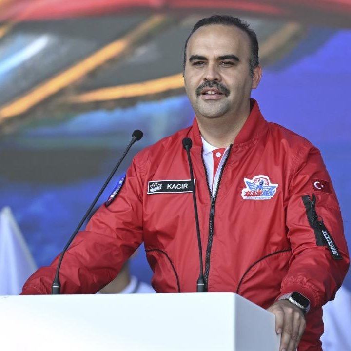 "🇹🇷 Türkiye, nükleer enerji teknolojilerinde kendi yolunu açıyor."

TÜBİTAK'TAN NÜKLEER ENERJİDE KRİTİK ADIM!

🗣️ Sanayi ve Teknoloji Bakanı Mehmet Fatih Kacır NSosyal hesabından duyurdu:

"Başlattığımız ‘Yerli Nükleer Reaktör Geliştirilmesi Çağrısı‘; enerji güvenliğimizi