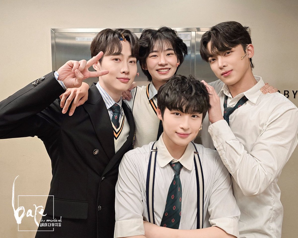 #베어더뮤지컬

🪑 마지막 공연 단체 사진 공개

#강병훈 #김수호 #장현동 #김이진
마지막 공연의 단체사진을 공개합니다🧸

𝟏𝟎𝐭𝐡 𝐚𝐧𝐧𝐢𝐯𝐞𝐫𝐬𝐚𝐫𝐲
𝐛𝐚𝐫𝐞 𝐭𝐡𝐞 𝐦𝐮𝐬𝐢𝐜𝐚𝐥🪑

2025.6.3 - 9.14
#두산아트센터 #연강홀