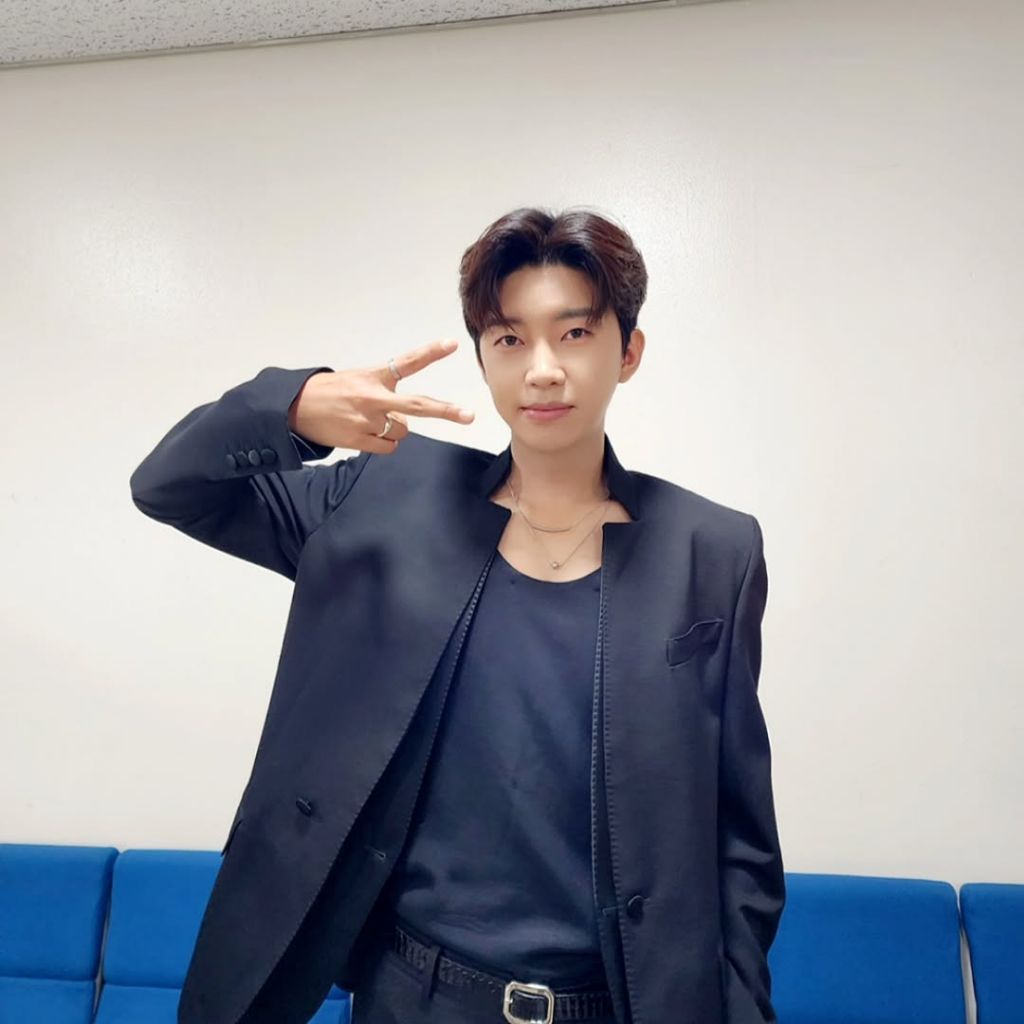 행복하게 (@kmr0901) on Twitter photo 임영웅 SBS ‘인기가요’ 출연!
남은 음악방송도 많은 관심 부탁드립니다!
#임영웅 #limyoungwoong
#임영웅정규2집 #IMHERO2
#임영웅_순간을영원처럼 #임영웅_ULSSIGU
📸 출처 : <a href="/limyoungwoong/">임영웅 Official X</a>.official 임영웅 SBS ‘인기가요’ 출연!
남은 음악방송도 많은 관심 부탁드립니다!
#임영웅 #limyoungwoong
#임영웅정규2집 #IMHERO2
#임영웅_순간을영원처럼 #임영웅_ULSSIGU
📸 출처 : <a href="/limyoungwoong/">임영웅 Official X</a>.official