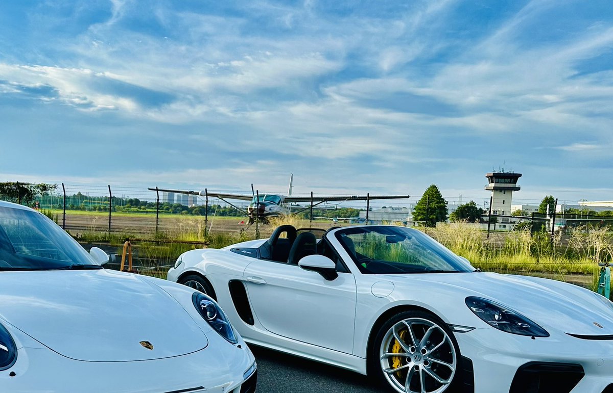 飛んでみたい！
#PORSCHE  #Spyder #GTS
#飛行場
