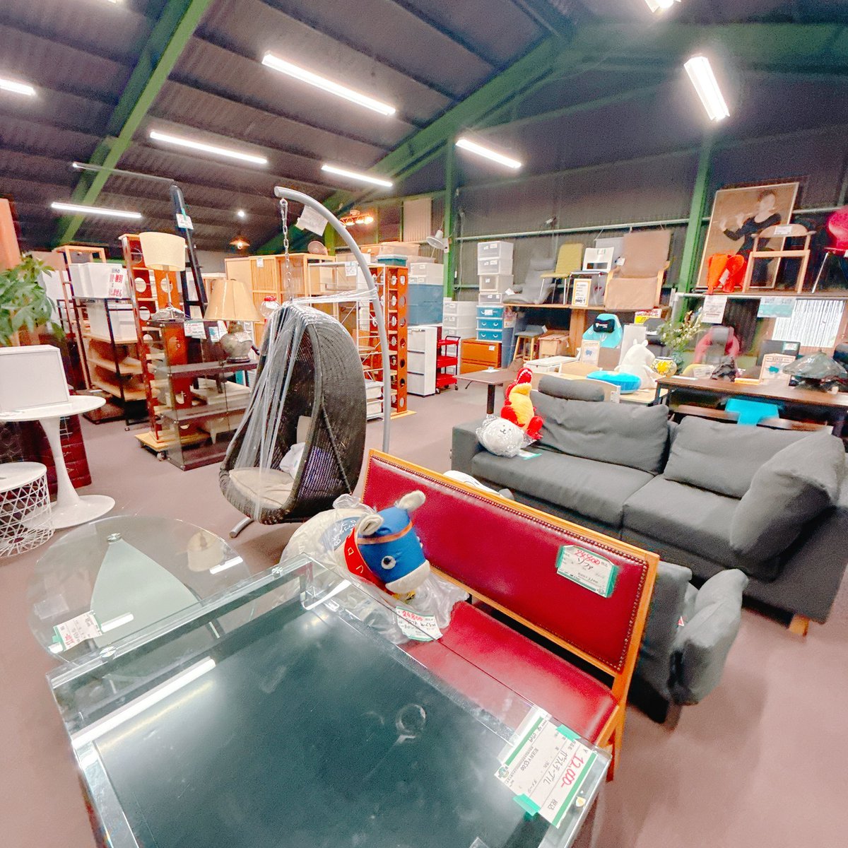 yuyuichiba's tweet photo. It is a recycle store Yuyuichiba in Ayase 7-chome, Adachicity 😊.
Furniture for sale on the 2nd floor!
Lots of color boxes available✨
#Tokyo #Ayase #Yuyuuichiba #RecycleShop #Sustainable #Dishes #Useddishes #Usedhomeappliances #Furniture #TokyoRecycle #livingwisdom https://t.co/DQjTDdjtjG