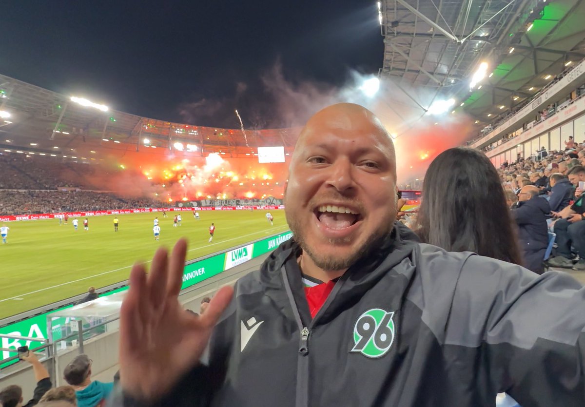 Wir werden aufsteigen. Zusammen mit den Fans, den Spielern, Trainerteam und allen die einen Stein für den Verein bewegen. Es geht weiter.