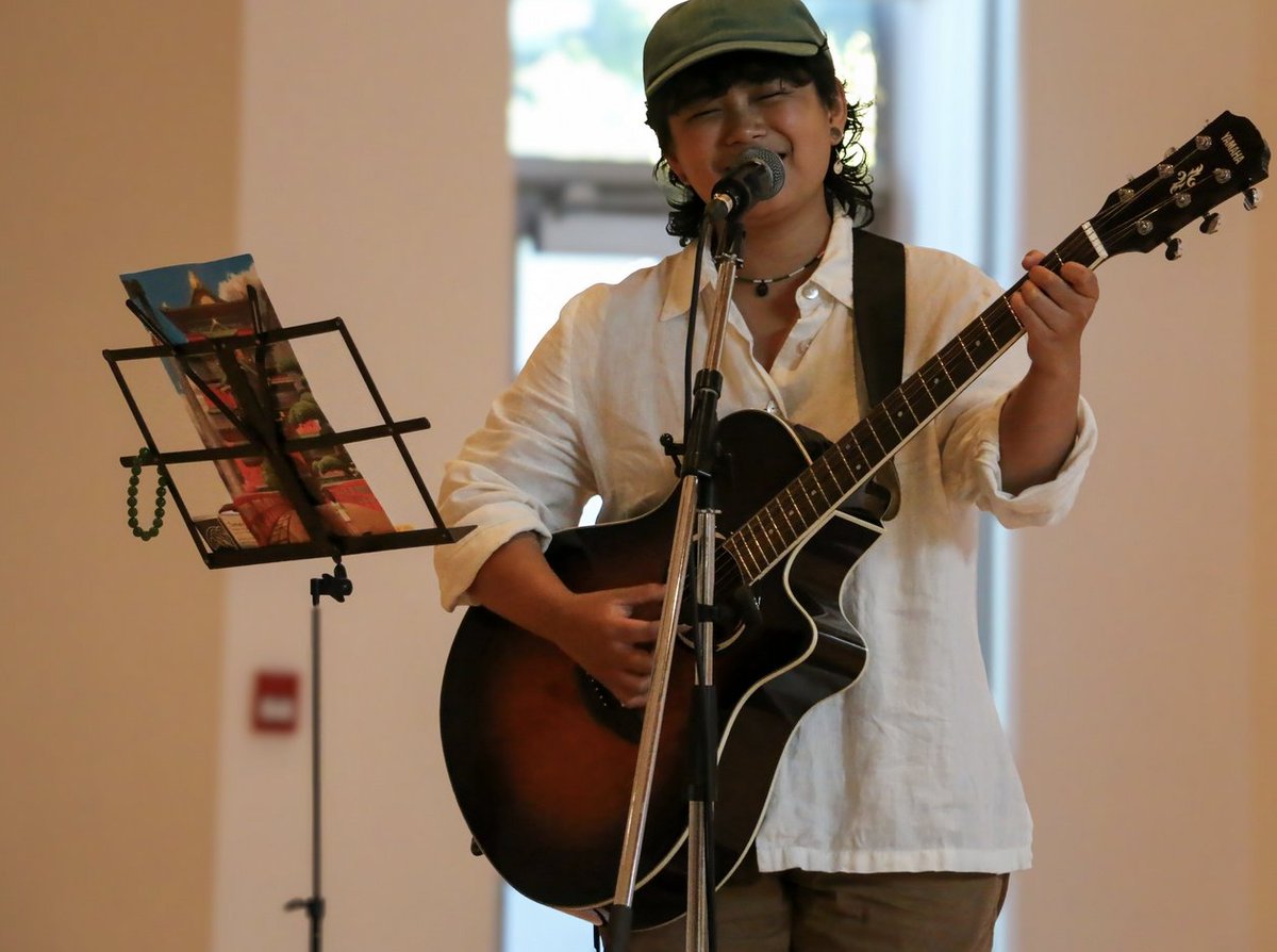 Be an artist-in-residence at Collingwood Neighbourhood House, 5288 Joyce St. Selected artists receive a month-long residency culminating in a community engagement event. To learn more, e-mail cmendes@cnh.bc.ca.

#callforartists #artistinresidence #collingwoodneighbourhoodhouse