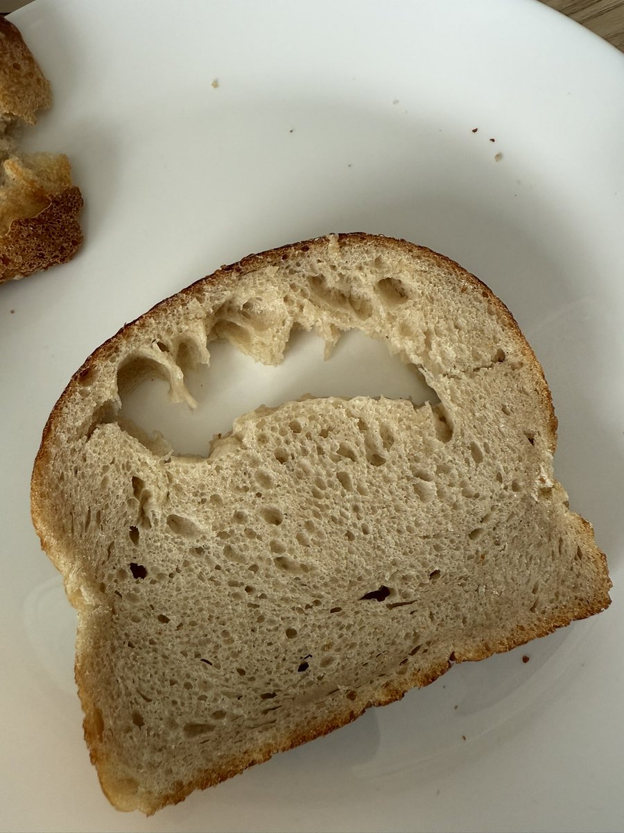 RM41592157's tweet photo. @Tesco what happened to my Jason’s this week, almost all of the loaf is like this! https://t.co/Nnv1L6iwY4
