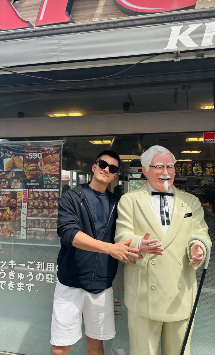 一日の疲れと悩みを送る。 そして目に恋をする。 いい夢を見る。 おやすみなさい。☺️