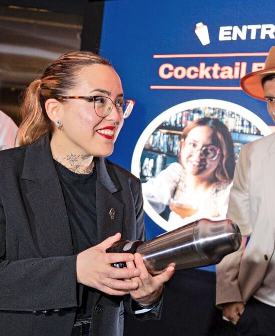 Florencia Nahir, bartender de Verme Club, ganó el premio Cocktail Bar Ambassador en los Cocktail Bar Awards 2025 de la Bs As Cocktail Week.

Lo comentamos en De pura cepa de Casado con el campo en Radio Belgrano 

ar.radiocut.fm/audiocut/pura-…

#depuracepa #cocteleria #bartender